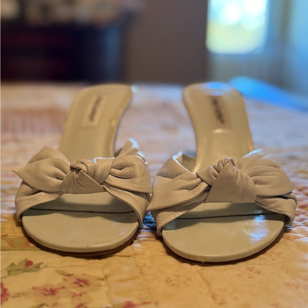 Daisy Fuentes White w/ Bow Women Heels/Slides